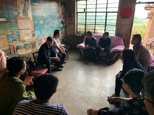 杨晓波一行到宣威市得禄乡慰问公司驻村扶贫干部